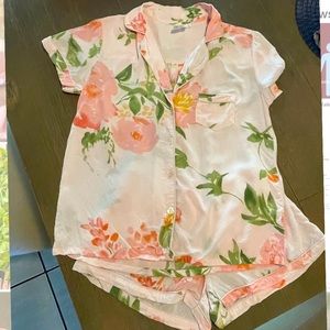 Plum Pretty Sugar size M pajama set